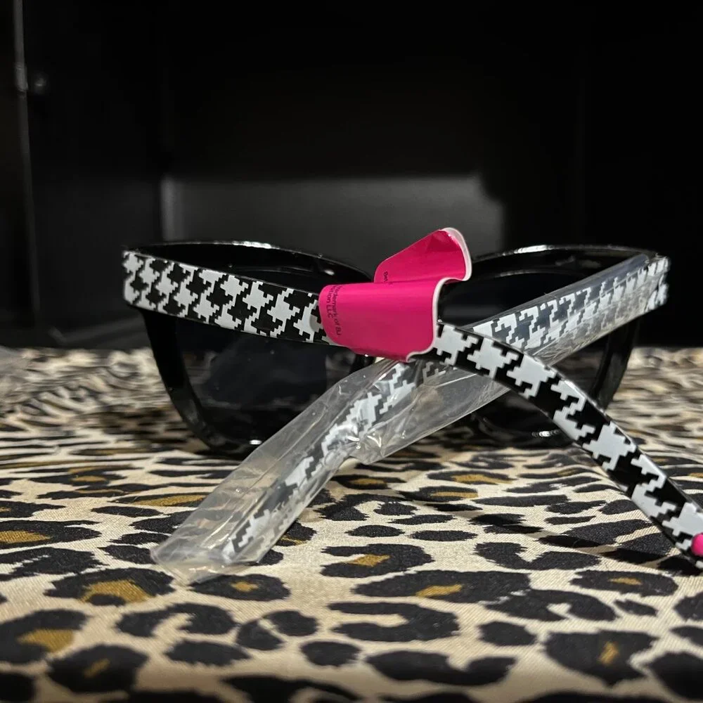 NWT Betsey Johnson Black Glitter Houndstooth Skull Sunglasses